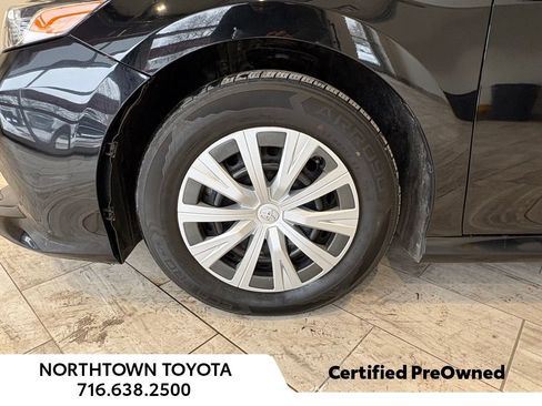 Used 2020 Toyota Camry LE image 29