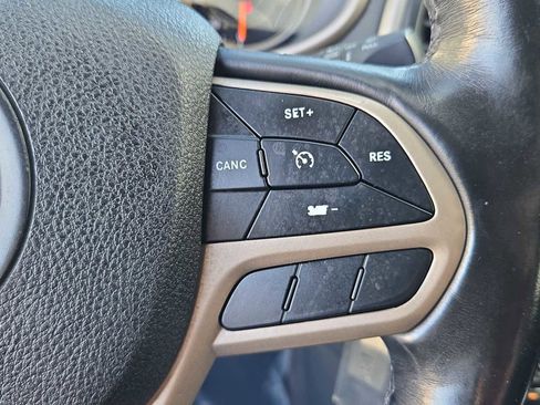 Used 2017 Jeep Cherokee Latitude w/ Cold Weather Group image 24