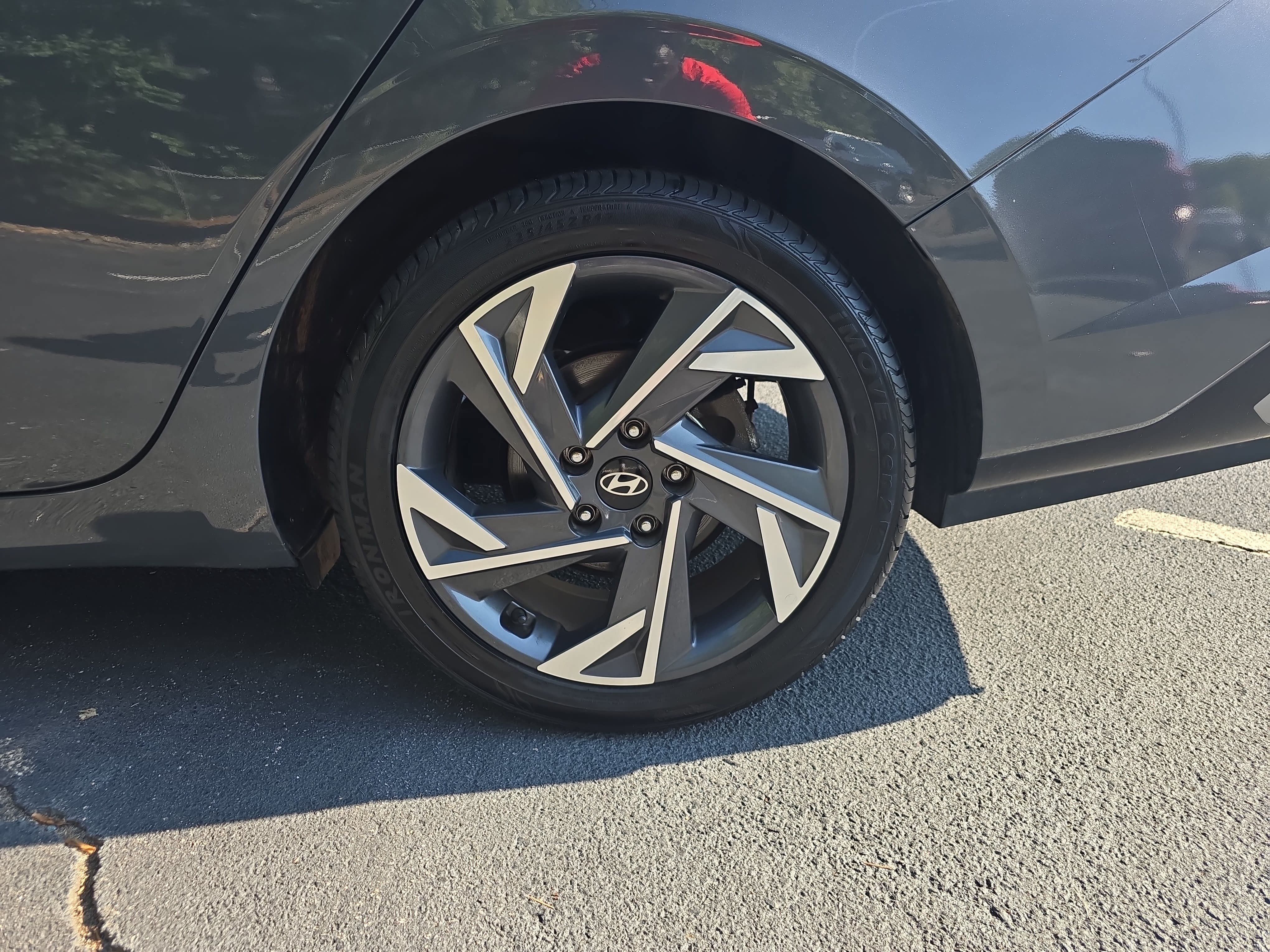 Used 2025 Hyundai Elantra Limited FWD image 33