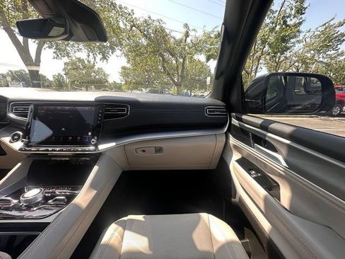 Used 2025 Jeep Wagoneer Series III w/ Premium Group I AWD/4WD image 26
