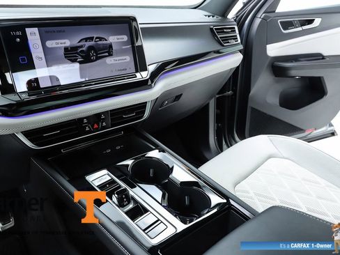 Used 2025 Volkswagen Atlas Cross Sport SEL Premium R-Line image 23