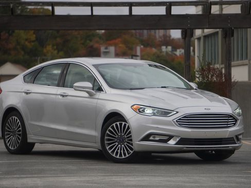 Used 2017 Ford Fusion SE image 9