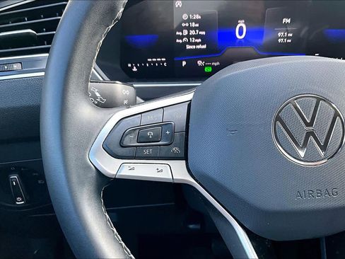 Used 2024 Volkswagen Tiguan SE image 23