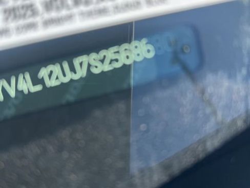 New 2025 Volvo XC40 B5 Core w/ Climate Package image 9