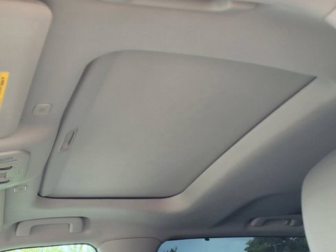 Used 2023 Toyota Highlander XLE AWD/4WD image 9