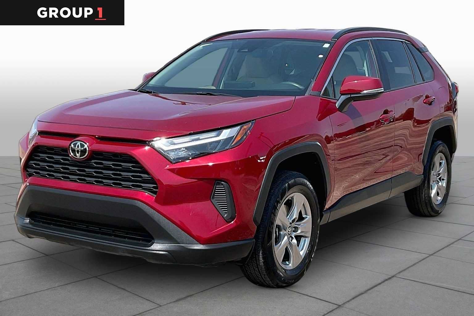 Used 2025 Toyota RAV4 XLE FWD image 1