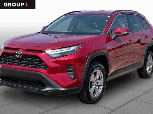 Used 2025 Toyota RAV4 XLE FWD image 1