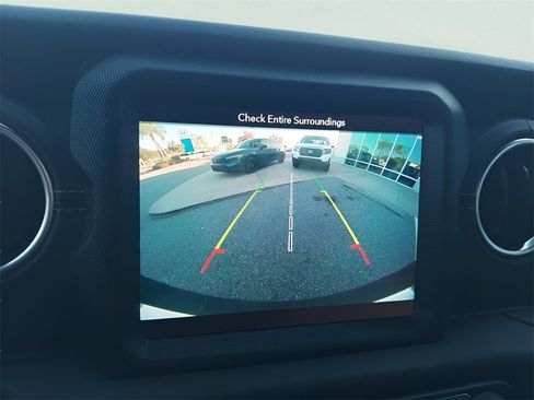 Used 2018 Jeep Wrangler Unlimited Sahara image 13