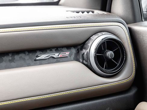 Used 2025 Chevrolet Colorado ZR2 w/ Technology Package image 19