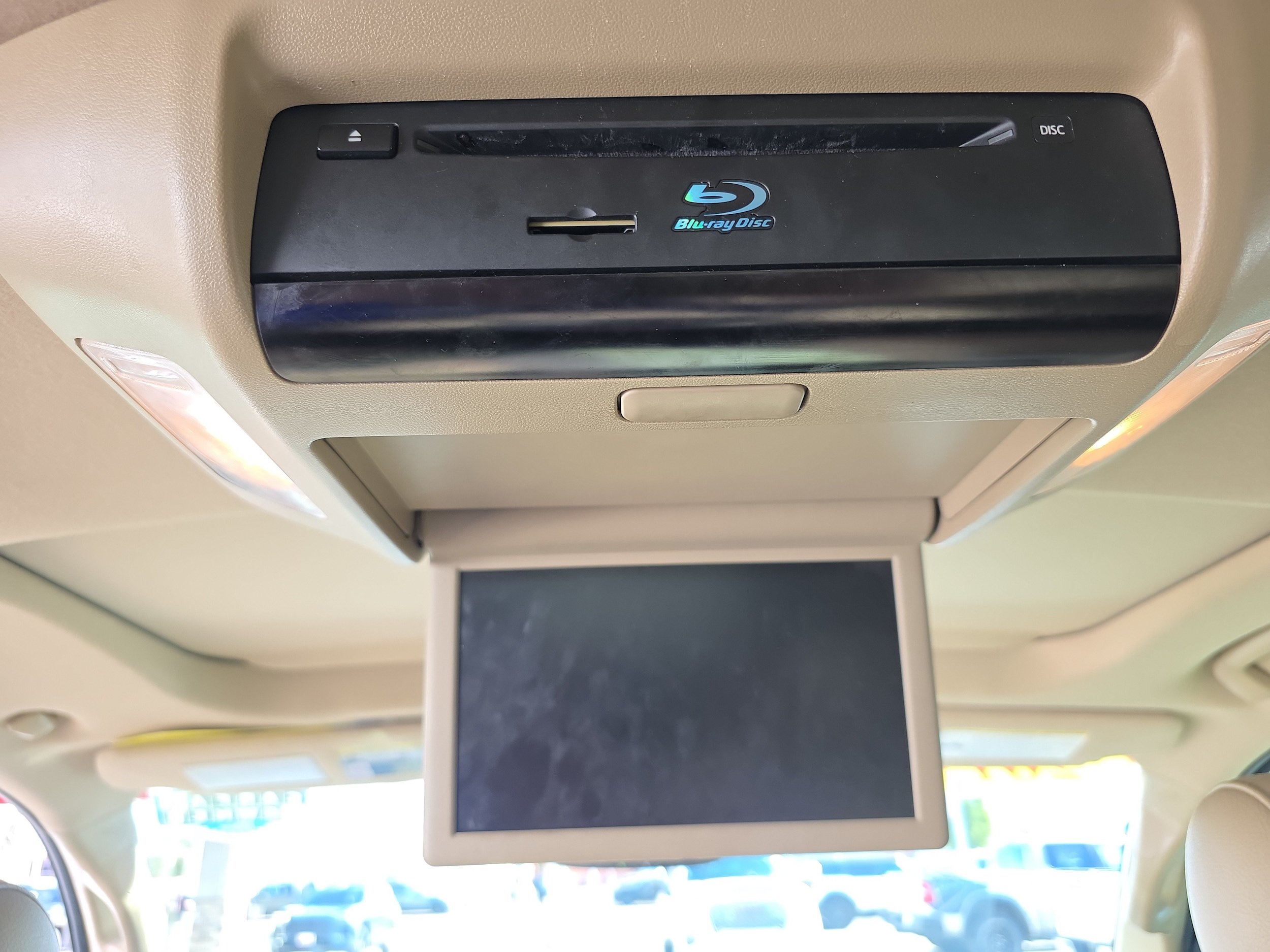 Used 2019 Toyota Sequoia Platinum w/ Carpet Mat Package (TMS) AWD/4WD image 15