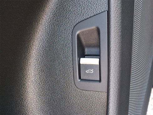 Used 2024 Audi Q8 Premium w/ Black Optic Package image 25