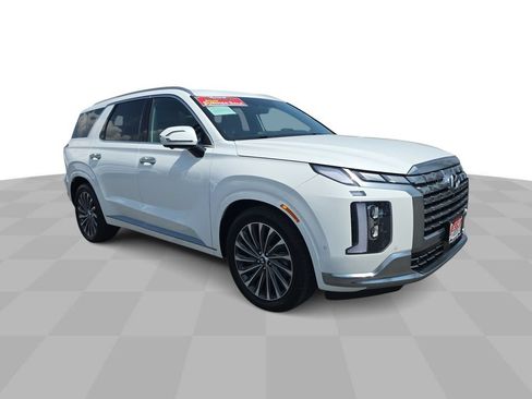 Used 2024 Hyundai Palisade Calligraphy FWD image 2
