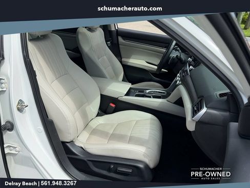 Used 2018 Honda Accord Touring image 19