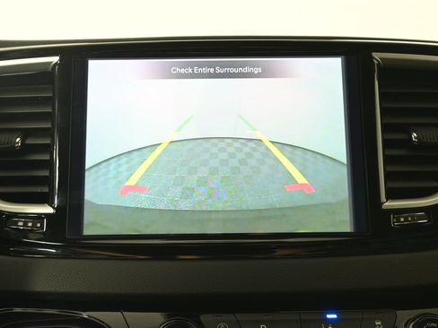 Used 2024 Chrysler Pacifica Touring-L FWD image 30