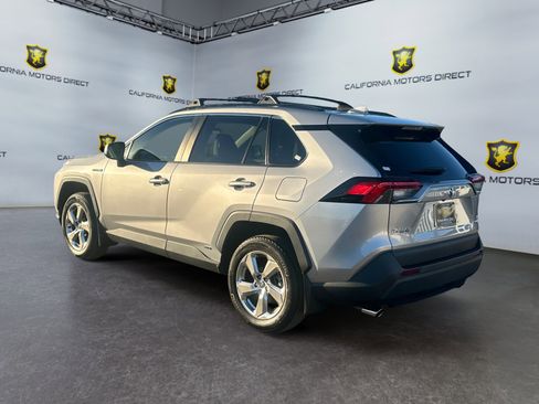 Used 2021 Toyota RAV4 XLE Premium image 3