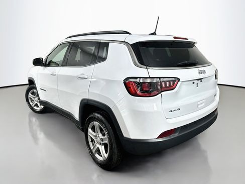 Used 2023 Jeep Compass Latitude w/ Sun and Sound Group AWD/4WD image 5