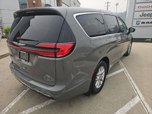 Certified 2024 Chrysler Pacifica Touring-L FWD image 15