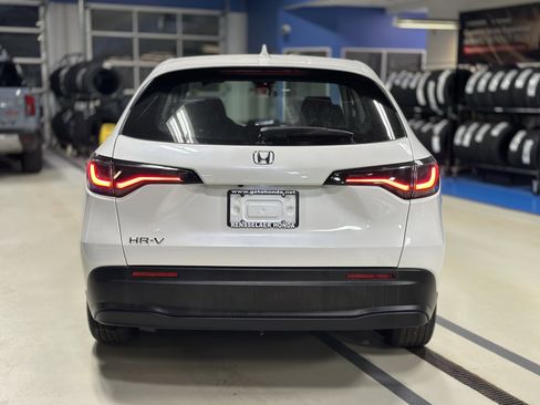 Used 2023 Honda HR-V LX image 5