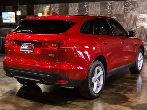 Used 2017 Jaguar F-PACE Premium image 8