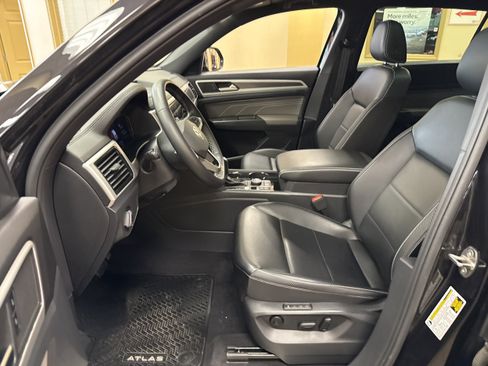 Used 2022 Volkswagen Atlas Cross Sport SEL AWD/4WD image 9