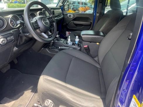 Used 2018 Jeep Wrangler Unlimited Sport AWD/4WD image 4