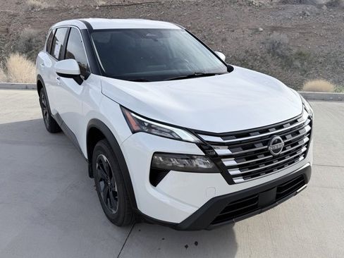 Certified 2025 Nissan Rogue SV image 3