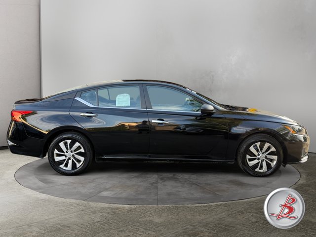Used 2024 Nissan Altima 2.5 S FWD image 8