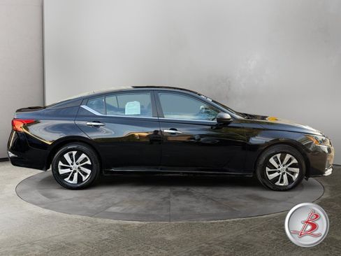 Used 2024 Nissan Altima 2.5 S FWD image 8