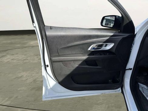 Used 2017 Chevrolet Equinox LS image 10