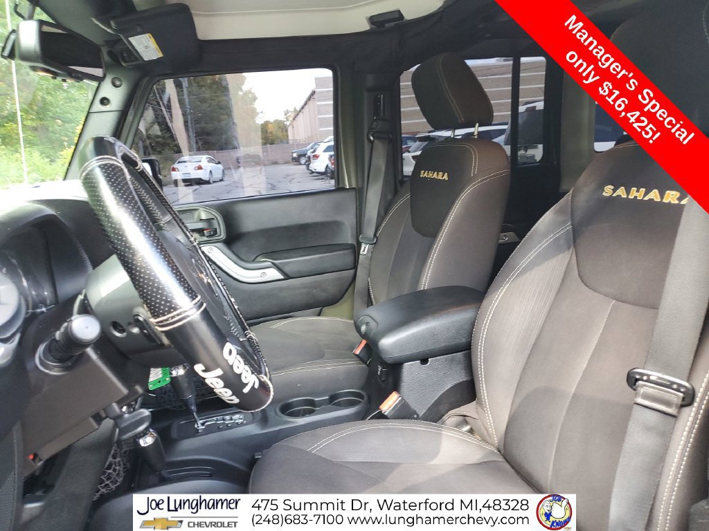 Used 2015 Jeep Wrangler Unlimited Sahara w/ Dual Top Group AWD/4WD image 18