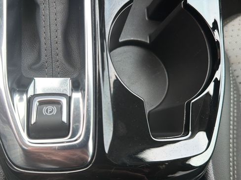 Used 2025 Chevrolet Trax LT FWD image 11