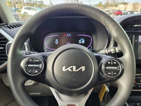 Used 2023 Kia Soul LX image 30