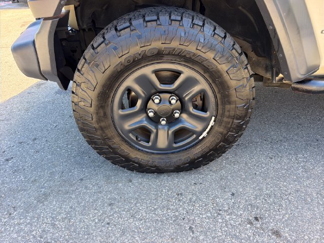 Used 2020 Jeep Gladiator Sport w/ Trailer Tow Package AWD/4WD image 32