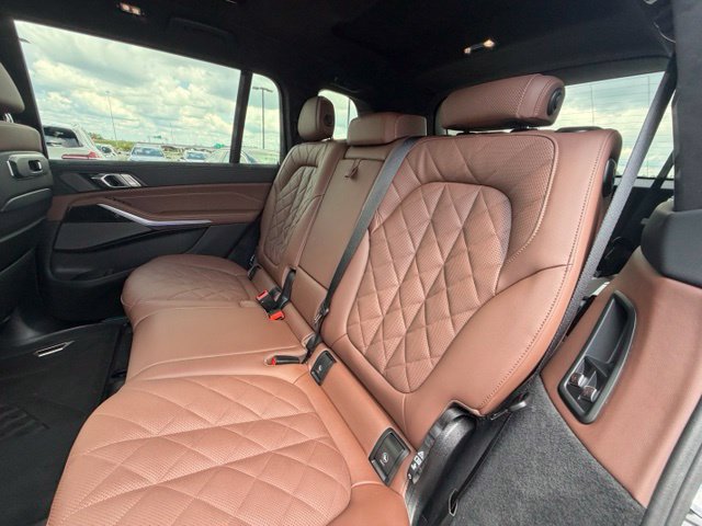 Used 2026 BMW X7 xDrive40i w/ M Sport Package AWD/4WD image 19