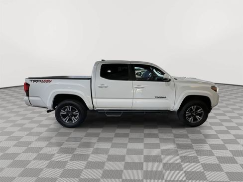 Used 2019 Toyota Tacoma TRD Sport AWD/4WD image 6