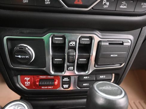 Used 2020 Jeep Gladiator Rubicon AWD/4WD image 36
