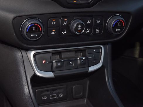 Used 2022 GMC Terrain SLT w/ Infotainment Package II image 29