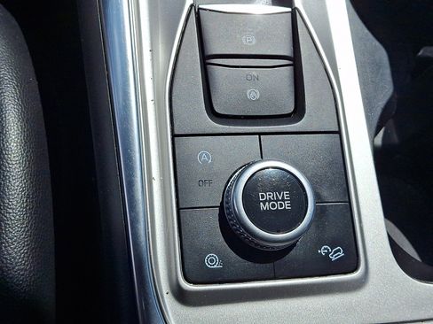 Used 2020 Ford Explorer XLT w/ Equipment Group 202A AWD/4WD image 24