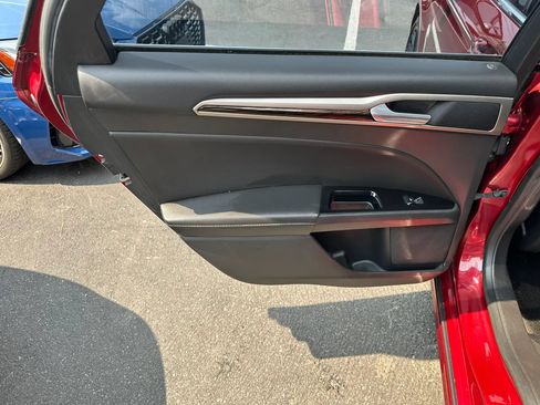 Used 2016 Ford Fusion SE w/ Equipment Group 202A FWD image 18