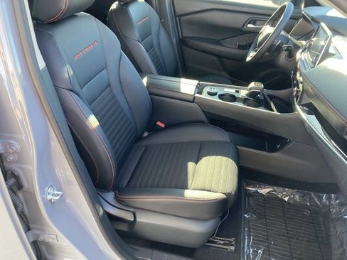 Used 2025 Nissan Rogue SV image 34