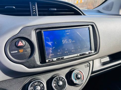 Used 2015 Toyota Yaris L image 24