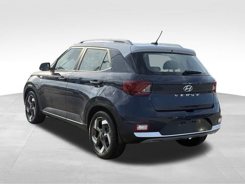 Used 2023 Hyundai Venue Limited FWD image 3