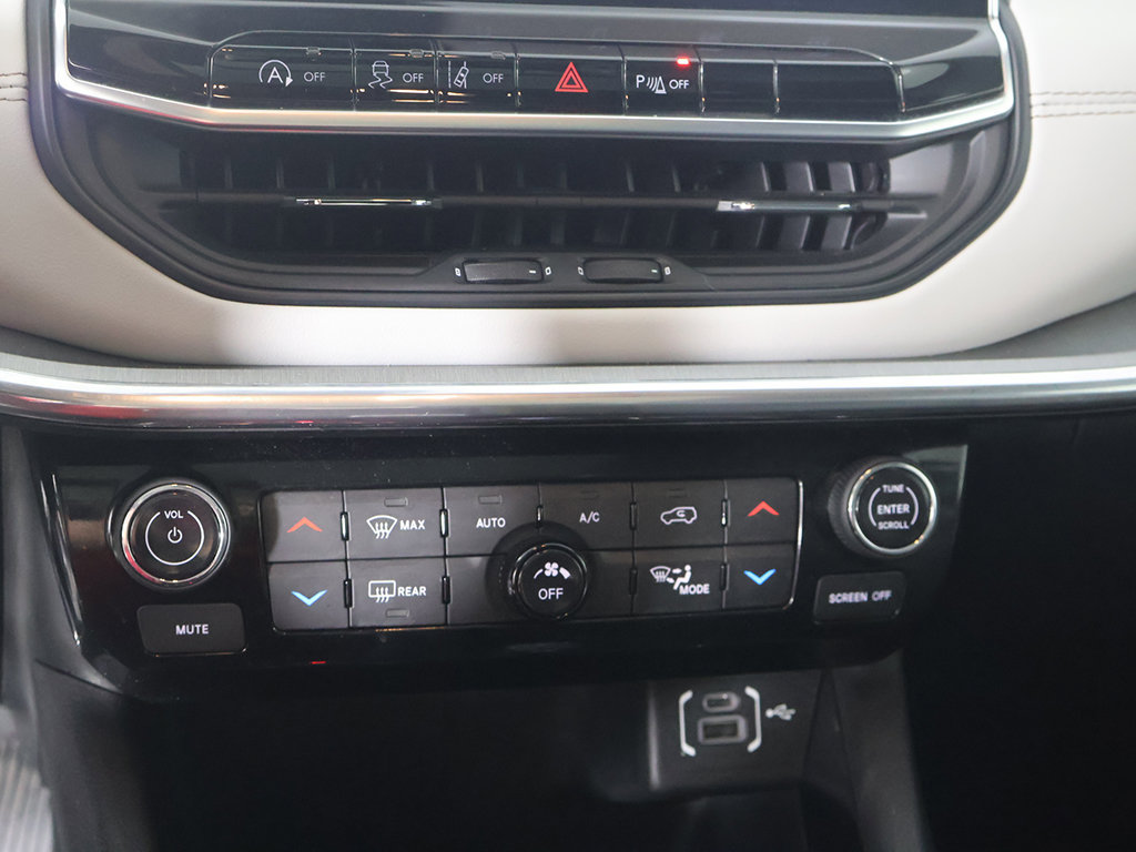Used 2023 Jeep Compass Limited w/ Sun and Sound Group AWD/4WD image 47
