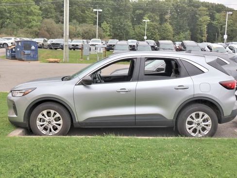 Used 2023 Ford Escape Active AWD/4WD image 3