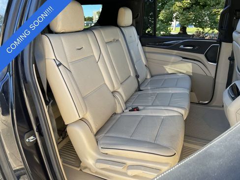Used 2021 Cadillac Escalade ESV Premium Luxury AWD/4WD image 15