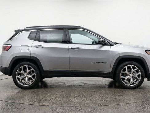 Used 2025 Jeep Compass Limited AWD/4WD image 11