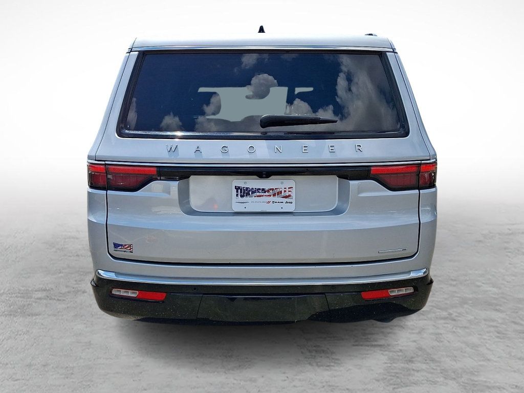 Used 2024 Jeep Wagoneer Series III AWD/4WD image 4