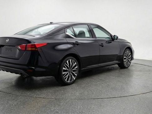 Used 2025 Nissan Altima 2.5 SV FWD image 9