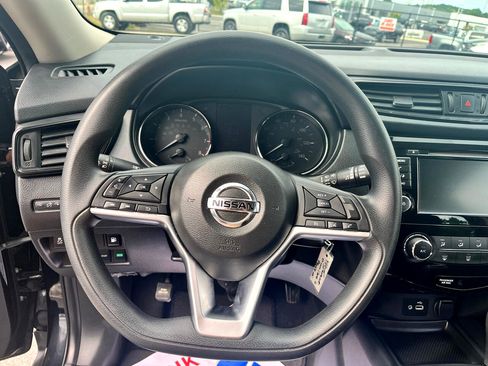 Used 2018 Nissan Rogue S image 20