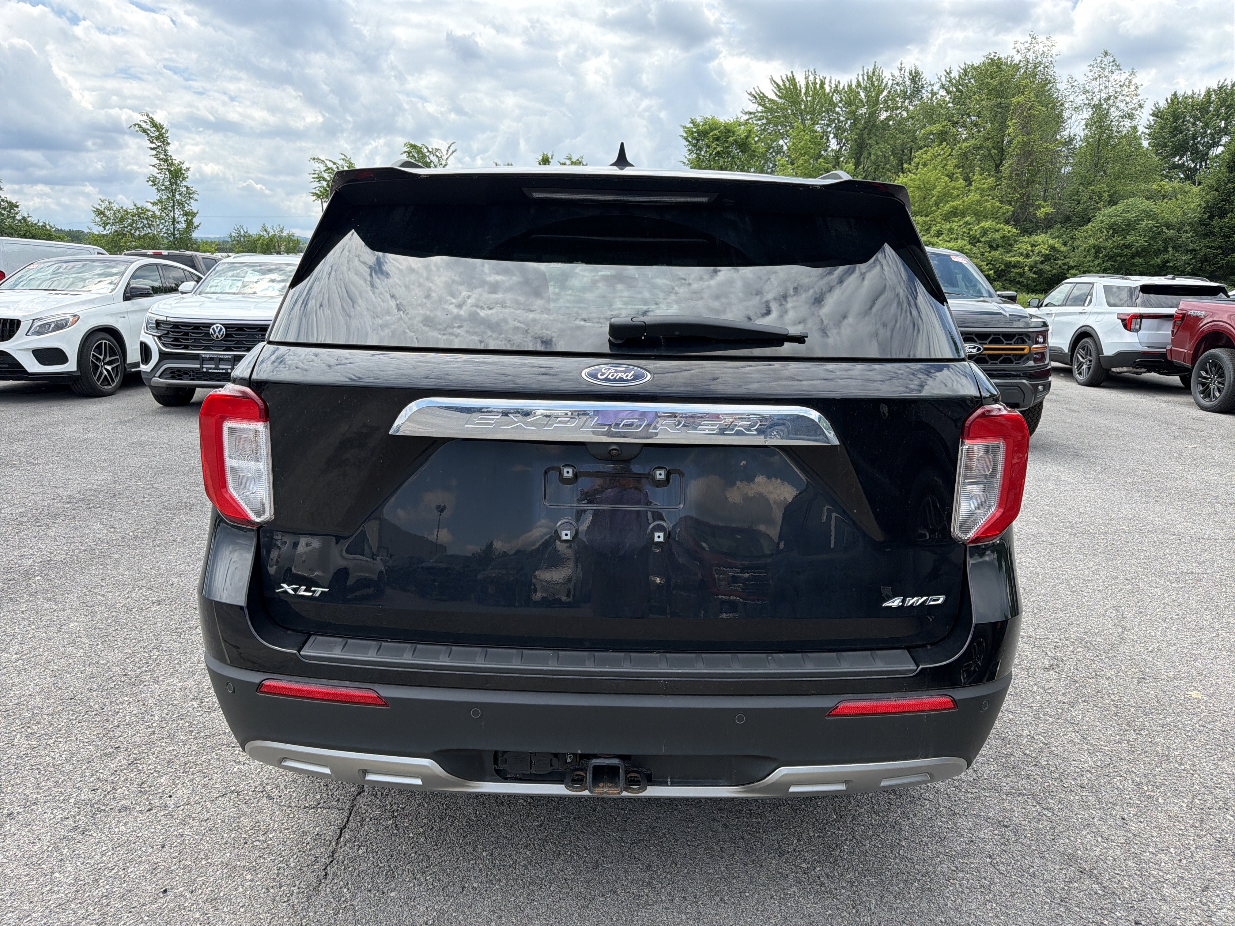 Used 2023 Ford Explorer XLT w/ Equipment Group 202A AWD/4WD image 6